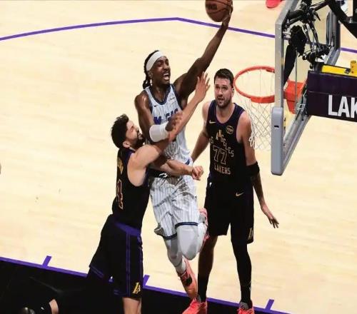 老詹絕殺不中！狀元轟36+10+6，湖人1分落敗，小巨頭20+12+準(zhǔn)絕殺