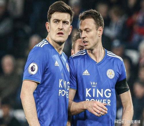 曼聯(lián)兩傳奇離隊半年后，一隊痛失榜首，英超前冠軍，或兩年降兩級