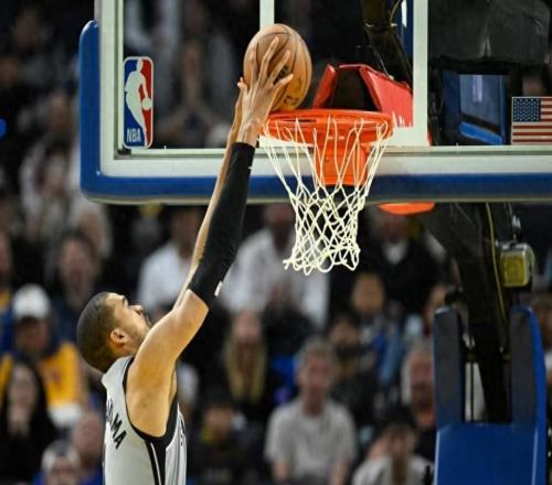 馬刺豪取11連勝，文班12分仍穩(wěn)贏，多點開花重現鄧肯時期風采