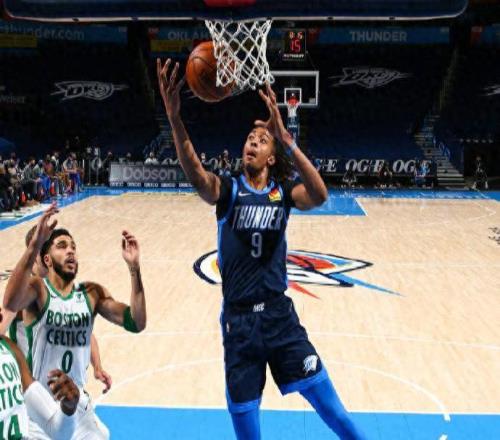 廣東宏遠新外援身高2米18的NBA落選秀，單場21分23籃板