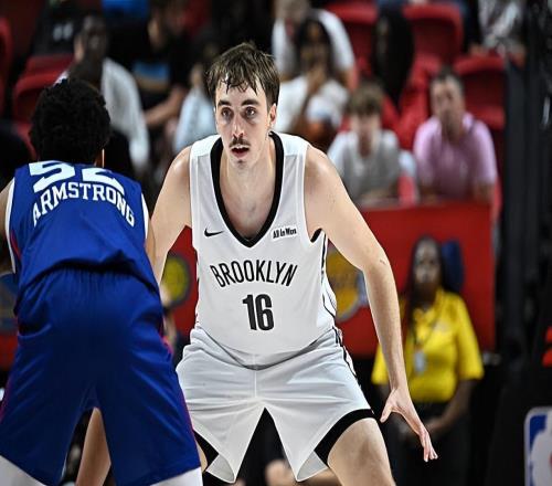 在發(fā)展聯(lián)盟都打得非常一般，但籃網(wǎng)卻用一份十日短合同簽下了他