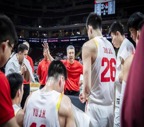 記者：賽后籃協(xié)主席、郭士強(qiáng)和趙睿都哭了，大家壓力確實(shí)很大