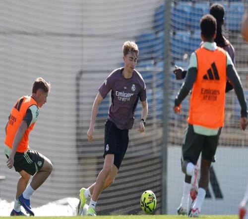 皇馬官方：球隊(duì)今日進(jìn)行備戰(zhàn)合練，赫伊森參與了部分內(nèi)容