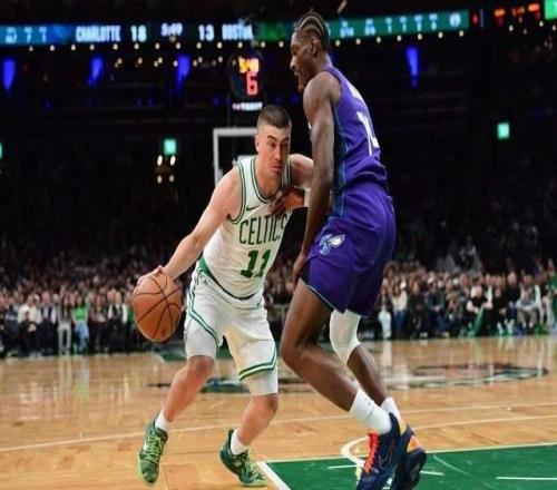 爆大冷！東部第二轟然倒下：全場(chǎng)鴉雀無聲，黑馬三人組轟56分