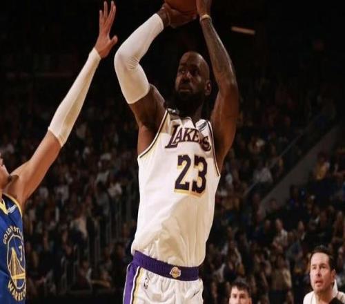 名記：建議詹姆斯學(xué)習(xí)霉霉，和每支球隊(duì)都簽一周進(jìn)行退役巡演