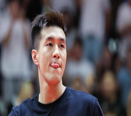 體壇聯(lián)播熱刺1比3水晶宮遭遇五連敗，郭艾倫前叉韌帶斷裂