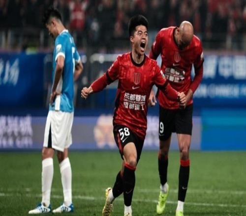 姜至鵬生日染紅，深圳新鵬城敗走鳳凰山，中超戲劇性十足揭幕