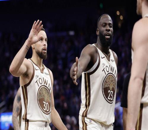 勇士隊庫里在加時賽險勝火箭隊后，給德雷蒙德格林發(fā)了啥短信