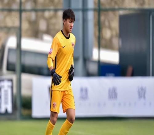 青島西海岸0比2完敗浙江，隊(duì)中唯有一人表現(xiàn)不俗，征服球迷