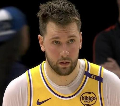 東契奇30分湖人加時(shí)絕殺掘金，約基奇體力不支湖人逃過(guò)一劫