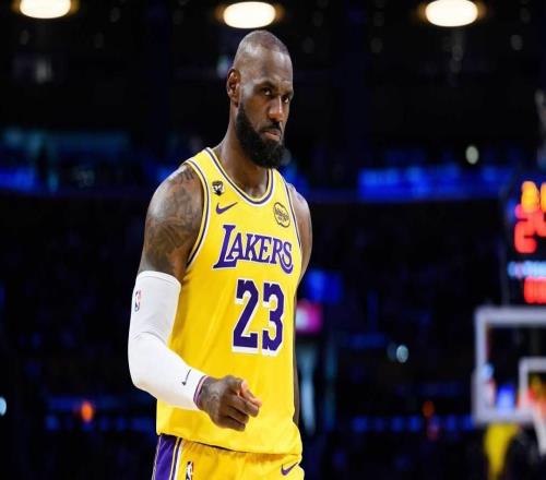 太棒，勒布朗詹姆斯稱贊現(xiàn)場屏幕上的小球迷助力湖人戰(zhàn)勝掘金