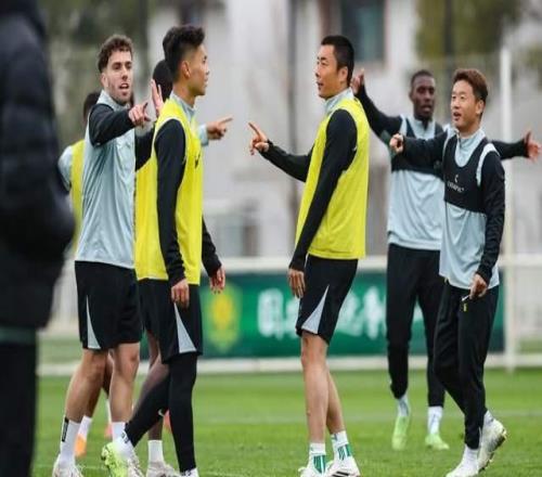 申花落后榜首13分，京滬殘陣德比楊皓宇假摔挺冤放走外援成敗筆