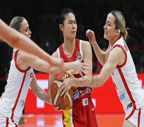 關(guān)鍵時(shí)刻連得9分，王思雨7投5中拿下14分1板3助攻