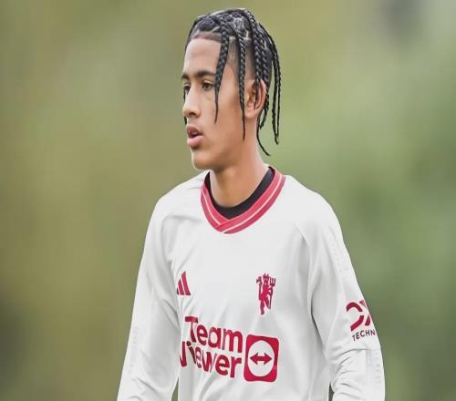 傳奇退場(chǎng)！15歲天才頂上空缺曼聯(lián)兩代希望錯(cuò)位，藏著怎樣的未來