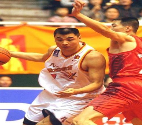 手握7個CBA冠軍，退役后不當(dāng)教練，如今身居要職，兒子成他的遺憾