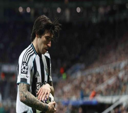 跟隊(duì)記者：托納利今夏有可能離隊(duì)吉馬良斯沒(méi)和曼聯(lián)談判