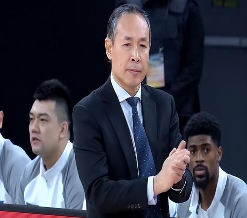 北京隊(duì)為何遭福建逆轉(zhuǎn)京媒京迷吵翻天，矛頭直指一人：膿包是你