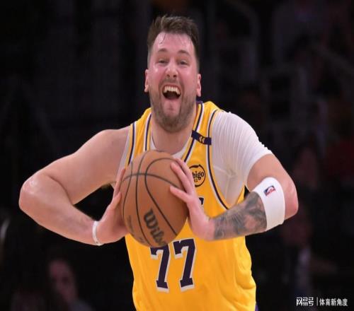 臥擦！背靠背100分，失戀的東契奇更變態(tài)！