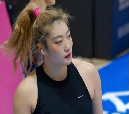 宮魯鳴棄用李夢遭炮轟！她手握1400萬合同刷新紀(jì)錄，蘇群一針見血