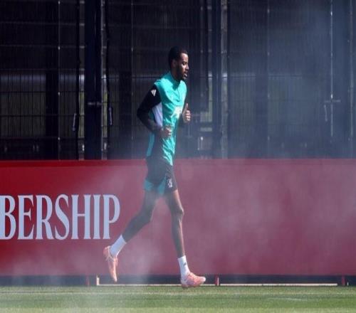 斯洛特：伊薩克能趕上踢巴黎，球迷們會(huì)在下賽季看到最好的他