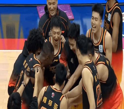 打板三分絕殺！江蘇1分險勝廣東龐崢麟23+7引領(lǐng)逆轉(zhuǎn)