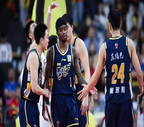 3分絕殺+爆冷，江蘇掀翻廣東！杜鋒沮喪離場，胡明軒7中2