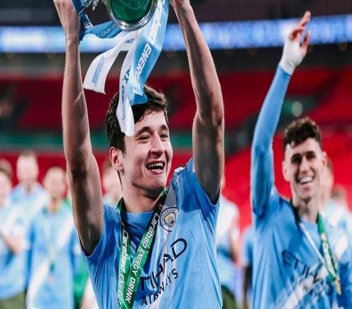 曼城生涯首冠，胡桑諾夫是首位奪得英聯(lián)杯冠軍的烏茲別克球員