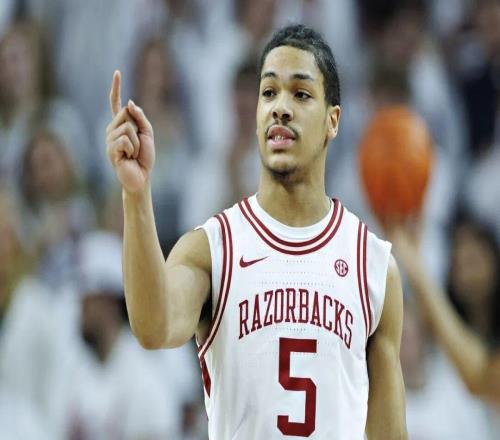 2場(chǎng)60分！才大一就簽運(yùn)動(dòng)品牌！NCAA歷史第一人！