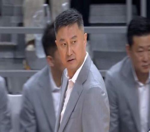 又一球隊(duì)鎖定季后賽！4隊(duì)展開火拼，廣東第4，山東第6，黑馬搶眼