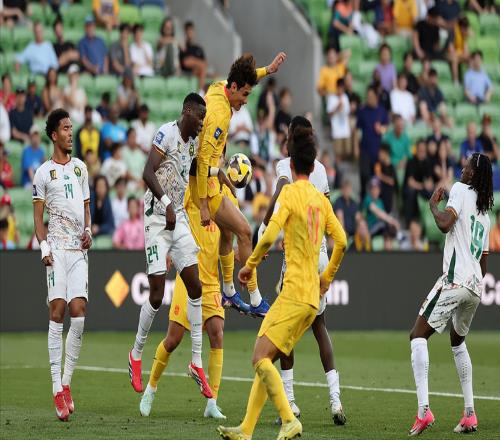 國足沒練成“刺猬”，反倒成了“荷蘭豬”！輸喀麥隆到底輸在哪