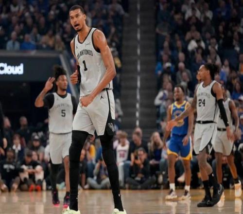 勇士完??！文班41+18+3創(chuàng)四紀錄，庫里一臉平靜，格林14+2也盡力