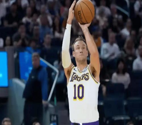 湖人雙核傷退，17號(hào)秀坐穿板凳雷迪克死不用他，今夏恐白送！