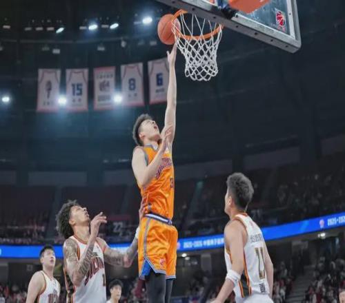 CBA常規(guī)賽第35輪，上海男籃11172戰(zhàn)勝吉林隊