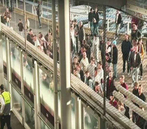 西漢姆球迷提前離場(chǎng)后被拒絕重新入場(chǎng)，只能靠直播看點(diǎn)球大戰(zhàn)