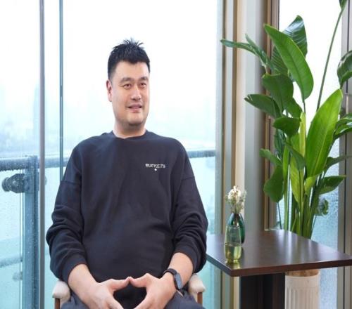 中美老友記專訪姚明：去NBA打球，是“勞務(wù)輸出”