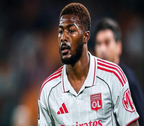 歐聯(lián)杯15人名單藏了3年，老球迷看到第7個(gè)名字愣了