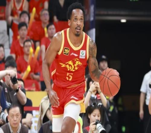 CBA最新排名，上海第1，廣廈第2，三支球隊競爭前4