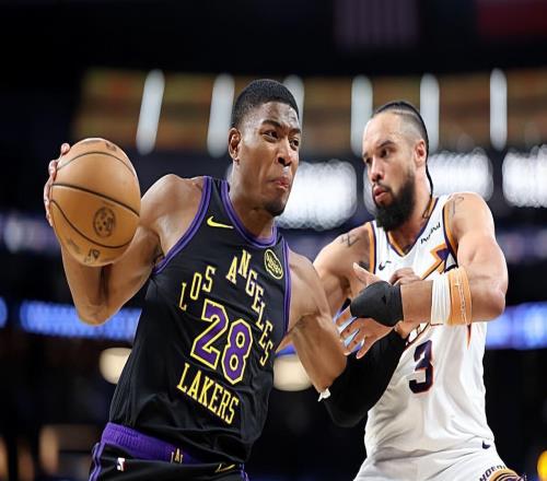 出手次數(shù)還是不多！湖人到現(xiàn)在還沒搞懂鋒線大將的正確使用方式