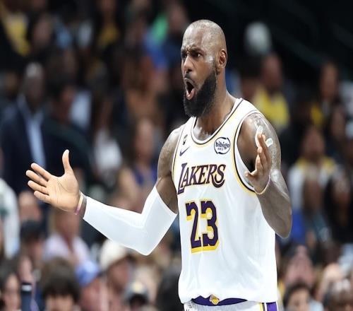 身披“傳奇”徽章球衣完美收官！41歲詹皇半場打卡刷歷史首人紀錄