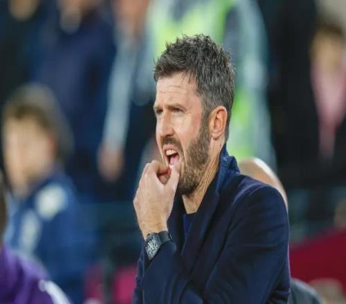 紅牌爭(zhēng)議+44年魔咒！曼聯(lián)主場(chǎng)潰敗藏三重?cái)∫颍? />
<div   id=