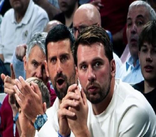 德約和東契奇現(xiàn)場(chǎng)觀戰(zhàn)皇馬男籃歐冠比賽，兩人均獲贈(zèng)皇馬球衣