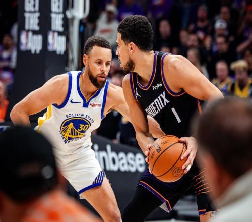 庫(kù)里7+4扛住了！勇士4550太陽(yáng)，看數(shù)據(jù)：他是頭號(hào)罪人！