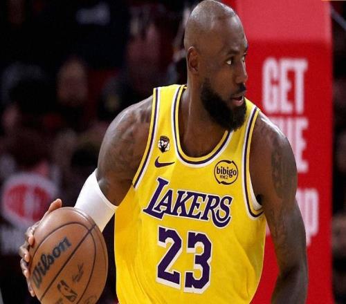 創(chuàng)生涯紀(jì)錄！詹姆斯首節(jié)狂送8助攻超火箭全隊(duì)暖心安慰小女孩