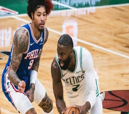 塔圖姆25+11+7布朗26分，費(fèi)城雙槍打鐵，綠軍大勝76人刷爆紀(jì)錄