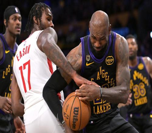 探花爆發(fā)夜火箭卻迷失，老詹笑納大禮，賽后霸氣表態(tài)