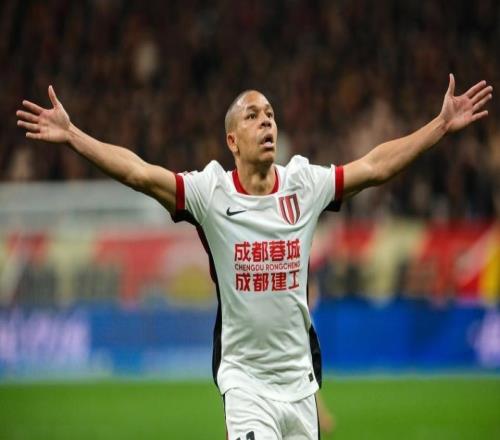 成都姆巴佩擋不??！斷球反擊一條龍，6場連造7球，汪士欽“送禮”