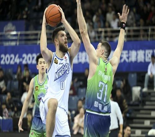 CBA諸強(qiáng)密集引援為季后賽蓄力，本賽季始終沒調(diào)整外援的上海男籃要做足準(zhǔn)備
