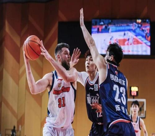 廣東男籃今日動(dòng)態(tài)更新！胡明軒夢(mèng)回巔峰，杜鋒深夜發(fā)言，雙大外陣容起奇效，麥考爾直接被棄用