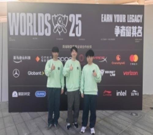 DK分享队员观赛照片:来寻找秀妹和Luwawa吧