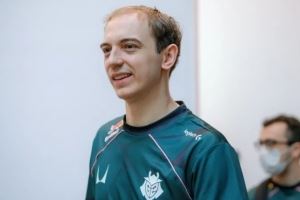 Caps：BFX以下路為核心，但AD偶爾會過于自信而出現(xiàn)失誤